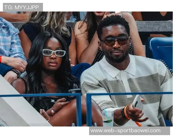 当众秀恩爱米切尔往未婚妻脸上丢毛巾后者气鼓鼓可爱噘嘴